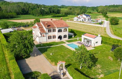 5 Bedroom Nice Home In Karojba - Foto 1