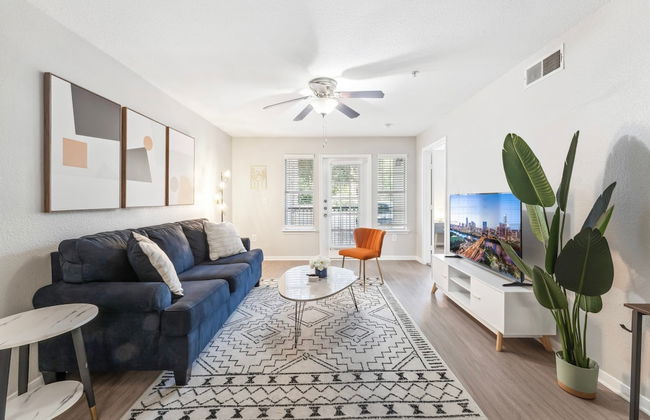 Spacious 2BR King Suite w Gym Pool Close to DT - Foto 20