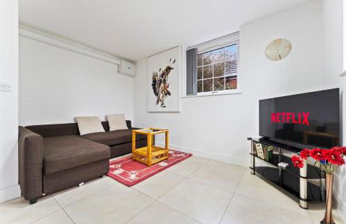 Bloom Court -Sleeps 6-Free Parking with Workspace & High-Speed WiFi - Foto 1