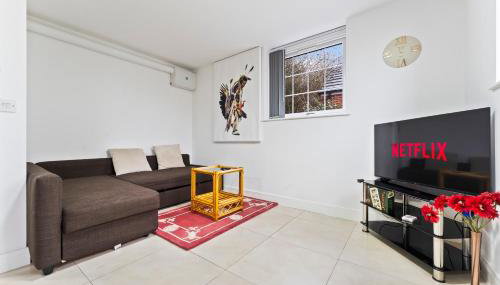 Bloom Court -Sleeps 6-Free Parking with Workspace & High-Speed WiFi - Foto 1