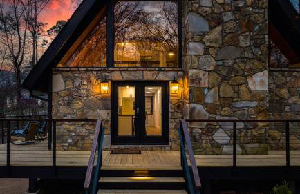 Smokys Landing Disc Golf Game Room Hot Tub - Photo 31