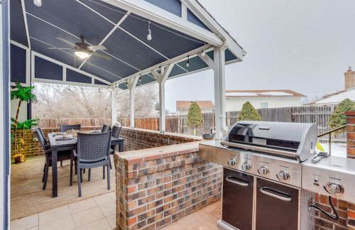 Pop Art Oasis with Karaoke Mini Golf Hot Tub and Pool - Photo 34