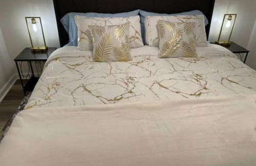 NEW King Beds, 86 inch RokuTV, and Massage at the Comfort Haven - Foto 3