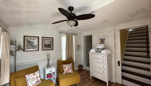 Caretakers Apartment-Split level Full Bed with European Bath Pet Friendly fee applies - Foto 3