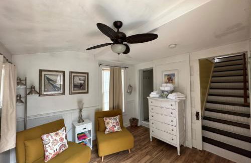 Caretakers Apartment-Split level Full Bed with European Bath Pet Friendly fee applies - Photo 3