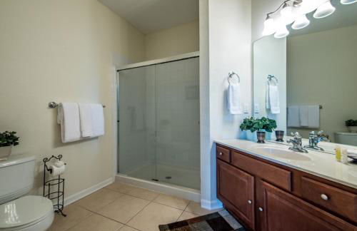 Luxurious Condo w Modern Design, near Disney - Foto 15