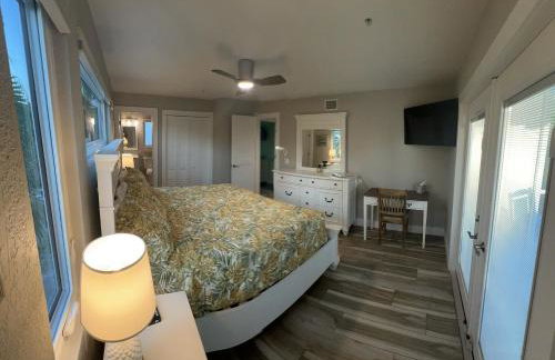 Coconut Castaway - Ocean Views, Walk to Beach, Golf Cart, Club Pool - Photo 7