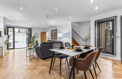 Super King Penthouse Minutes from Arndale Centre - Pass the Keys - Foto 2