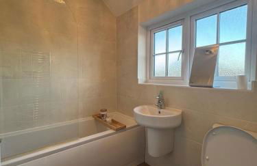 Large 3 Bed Home - Coop Live -Free parking - Foto 30