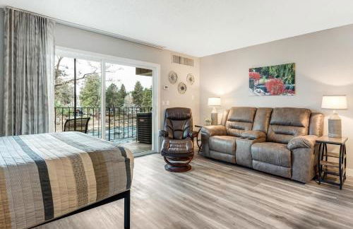 Newly Remodeled Top-floor Condo near Downtown Bend - Photo 22