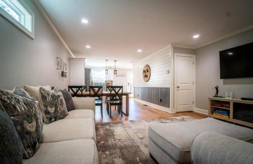 Par-Tee Haus I- Game Room & Hot Tub-Walk to Helen - Foto 61