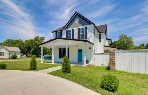 Spacious Yard, Games and Fire Pit Grove Home Rental - Foto 2