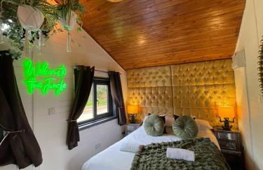 Otter 3 Lodge -Jungle Inspired -Dog Friendly -Private Hot Tub -Warminster-Bath-Salisbury - Foto 35