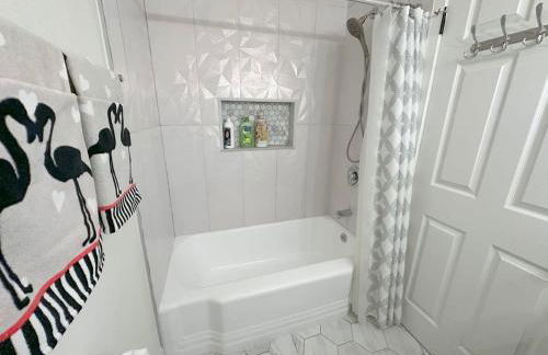 Spacious Disneyland 5 Bedroom 4 Bath House with Game Room - Photo 14