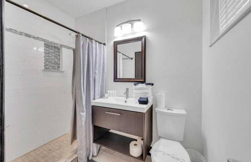 Modern Tropical Pool House North Miami Hot Tub - Foto 17