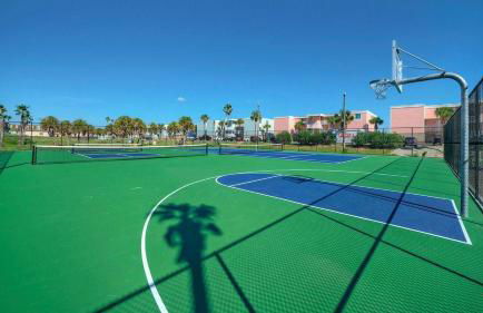 Oceanfront Condo w/ Private Balcony Pool + Tennis Bubbly Blew by Avantstay - Foto 44