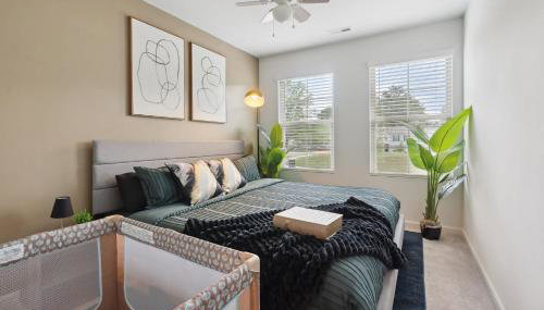 4BR Townhouse King Bed 2-Story Near NC State - Foto 4