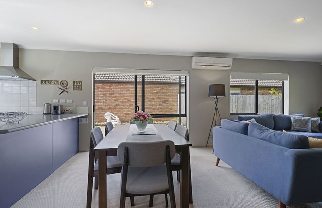 Spacious Family Home -Fully Fenced Yard - Foto 24