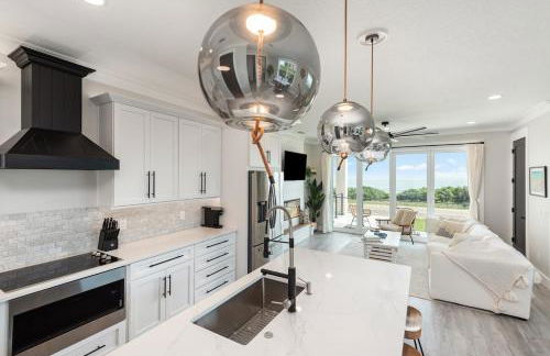 The C House - Photo 16