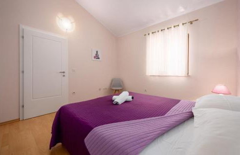 Three-Bedroom Holiday Home In Tinjan - Photo 28