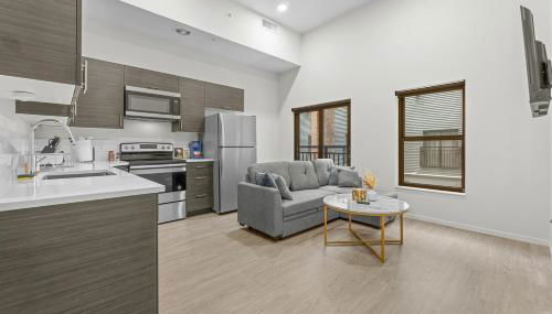 Luxury Condo l DT l Playhouse Square l Sofa Bed - Foto 4