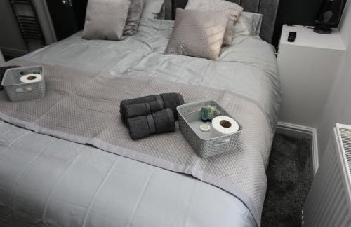 Cheerful 4-bedroom home in Sheffield - Photo 4