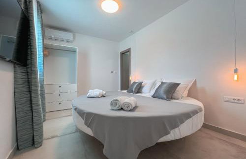 Mediterranean Oasis Seaside Villa with Pool - Foto 31