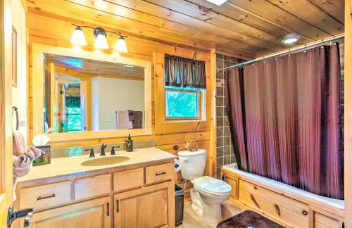 Blue Ridge Mountain Gem with Deck and Community Perks - Foto 21