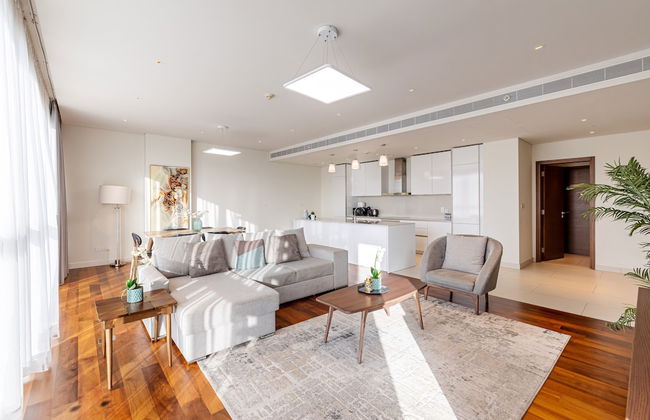 Perfect For families City Walk Bldg 9 - Photo 1