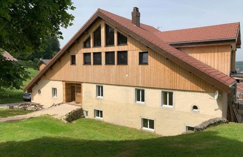 Ancienne ferme comtoise 4 étoiles, 11 personnes Lac St-Point/Mont d'Or - Foto 1