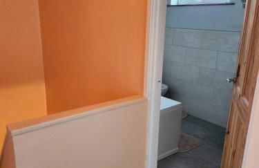 Spacious, 3 double bedroomed, free parking, 9 mins Elland Rd, nr Leeds City Centre - Foto 7