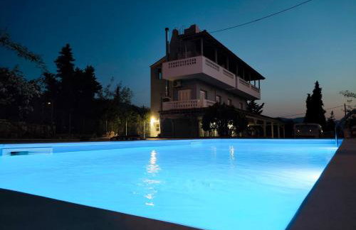 Tarmaros - Families & Groups - Photo 13