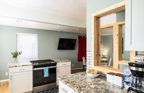 Movie Theater + Hot Tub | Game Yard | Sleeps 10! - Foto 34