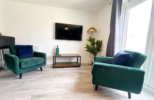 Chestnut House by Blue Skies Stays - Photo 7