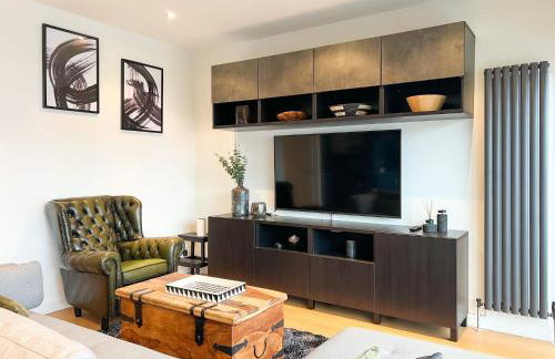 Lovely 2 Bed Duplex Apartment with Hydro Views - Photo 2