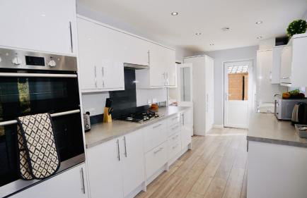 E2M Stays Beautiful House Close To Heathrow Airport- Walking Distance To Thames River - Foto 8