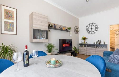 Cozy and Bright Pyramid Apartment - Photo 17