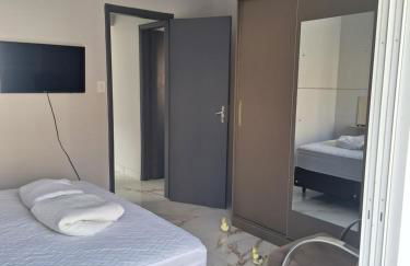 Apartamento com Estacionamento, Wi-Fi, Ar condicionado a 300 metros da Praia da Enseada no Guarujá. - Foto 60