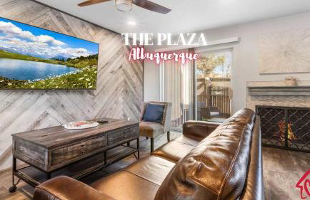 The Plaza - An Irvie Home w Summer Pool - Photo 1