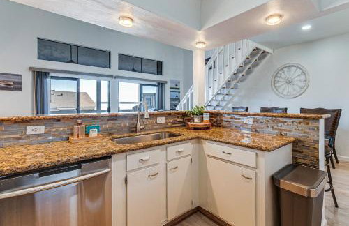 Steps to Lake Conroe! Condo with Balcony and Views - Foto 8