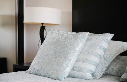 Deluxe 4BDR House W/ Pool by LovelyStay - Photo 43