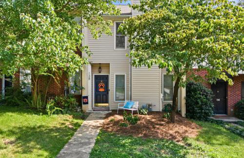 Aubie's Hangout - Walk to Downtown & Campus! - Foto 10