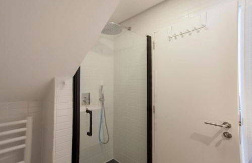 Liberdade Stylish Attic Apt with AC and City View - Photo 9