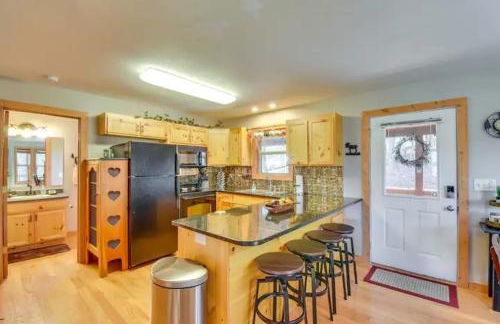 Cozy North GA Cabin 3BR3BA, Fire Pit & Game Rm - Foto 6