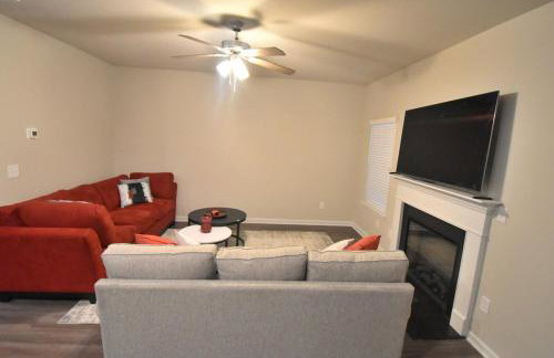 Stay in a brand new townhome in Winder! - Foto 7