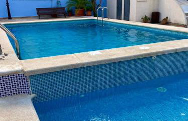 Beachfront apartment, sea view, pool, close to bars and restaurants - Photo 3