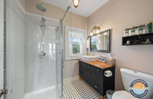 Historic 1868 Farmhouse Kettle Moraine Getaway - Foto 21