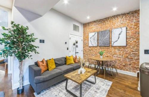 Lovely 2BR w Patio - 10 mins to DT - Sleeps 10 - Foto 3