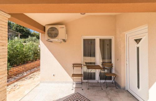 Superb villa Maxima with private pool, sauna, jacuzzi, playground for up to 18 persons, extra pool heating available - Foto 45