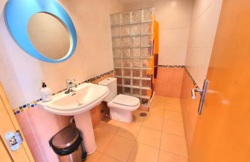 Stunning Home with Outdoor Swimmingpool, 4 Bedrooms and Wifi - Foto 16